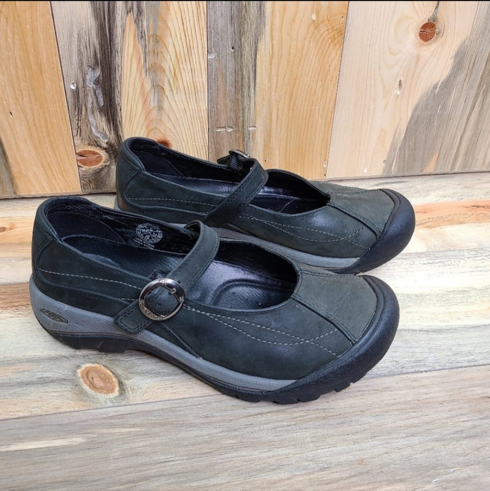 KEEN Size 9 Black